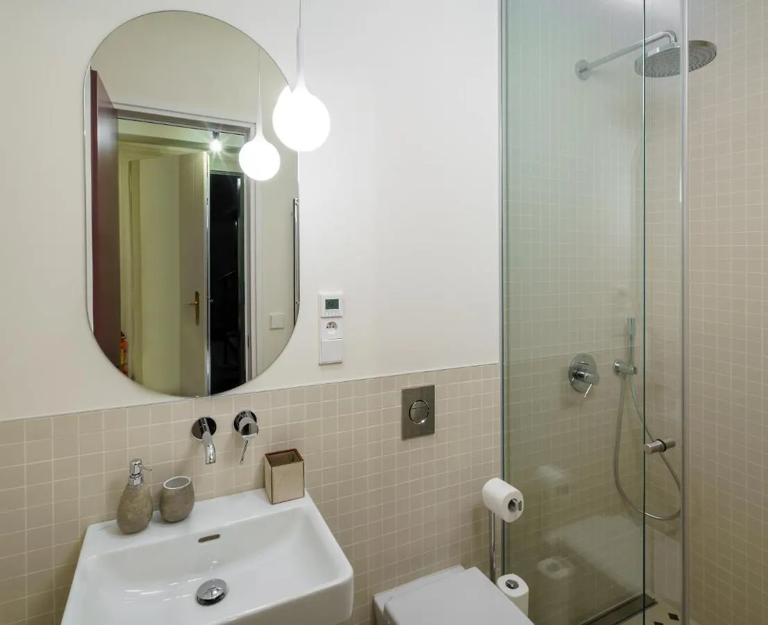 Mn6 Luxury Suites By Adrez Praga