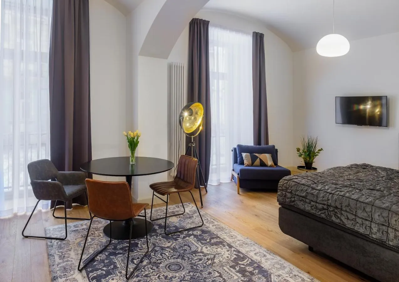 Mn6 Luxury Suites By Adrez Praga