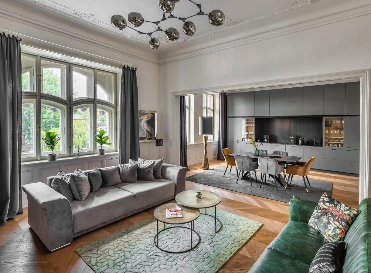 Mn6 Luxury Suites By Adrez Praga 0*,