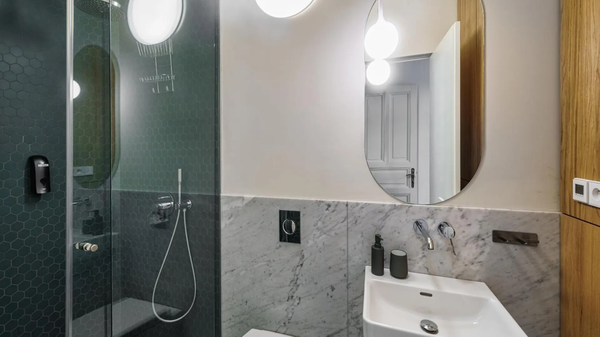 Mn6 Luxury Suites By Adrez Praga 0*,