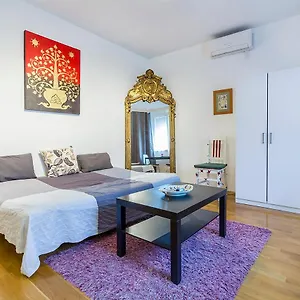 mohinga-apartment.inbudapesthotels.com/