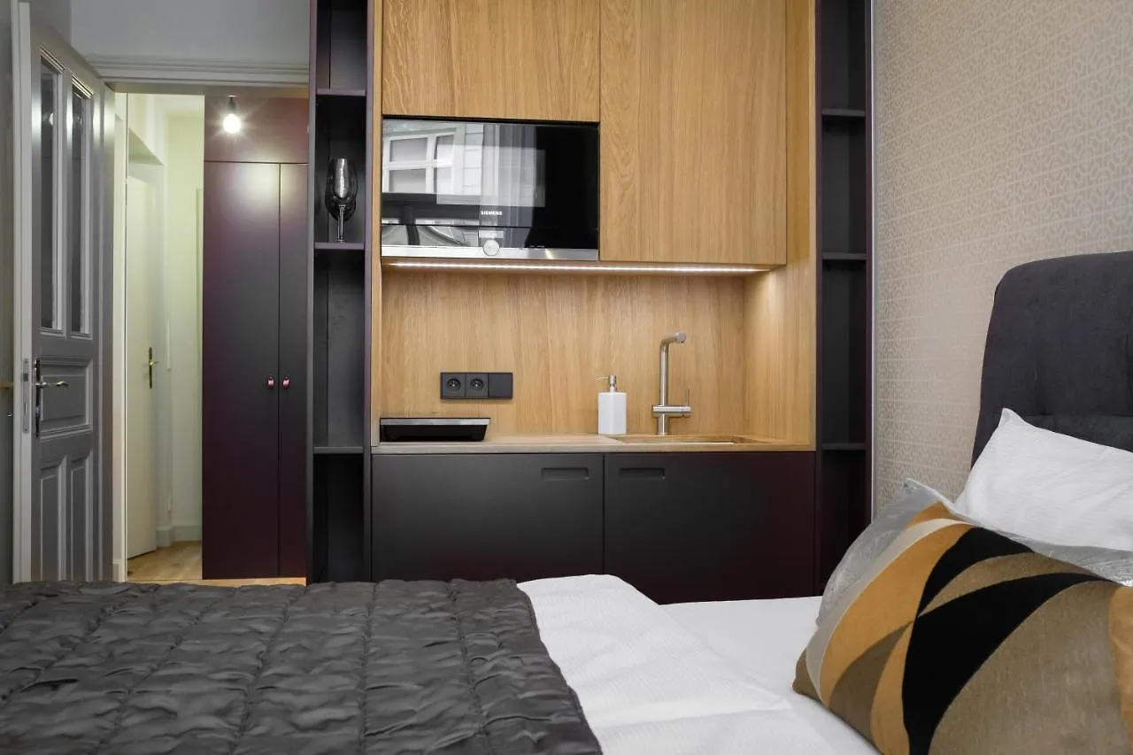 Mn6 Luxury Suites By Adrez Prag 0*,